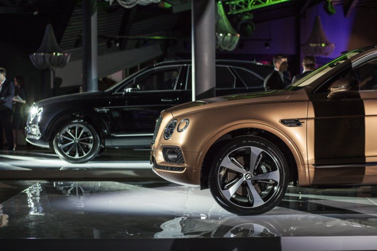 ЭКСТРАОРДИНАРНАЯ ПРЕМЬЕРА BENTLEY BENTAYGA В САНКТ-ПЕТЕРБУРГЕ - изображение 023 на Bentleymoscow.ru!