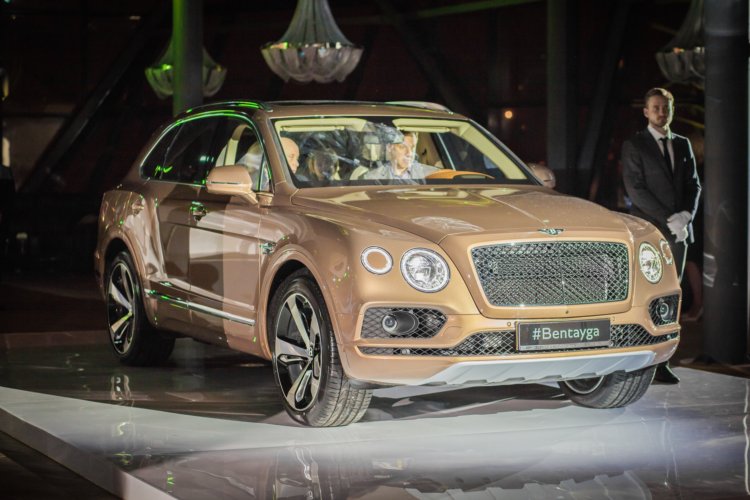 ЭКСТРАОРДИНАРНАЯ ПРЕМЬЕРА BENTLEY BENTAYGA В САНКТ-ПЕТЕРБУРГЕ - изображение 033 на Bentleymoscow.ru!