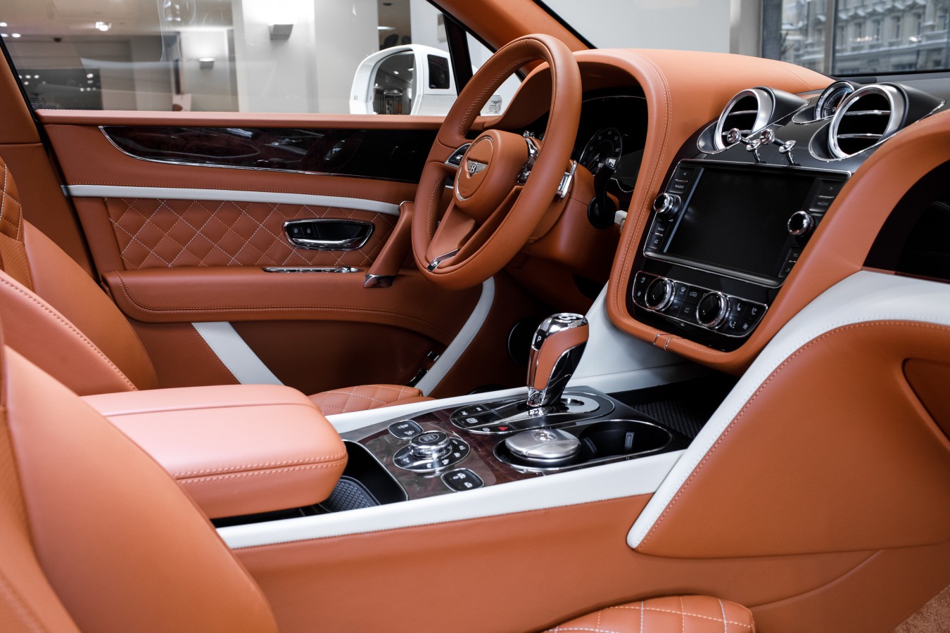 СОЗДАНО ВРУЧНУЮ В ВЕЛИКОБРИТАНИИ, ВЫБРАНО С ЛЮБОВЬЮ В РОССИИ - изображение 060218Bentley_022 на Bentleymoscow.ru!