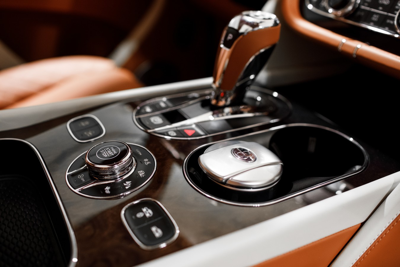 СОЗДАНО ВРУЧНУЮ В ВЕЛИКОБРИТАНИИ, ВЫБРАНО С ЛЮБОВЬЮ В РОССИИ - изображение 060218Bentley_024 на Bentleymoscow.ru!