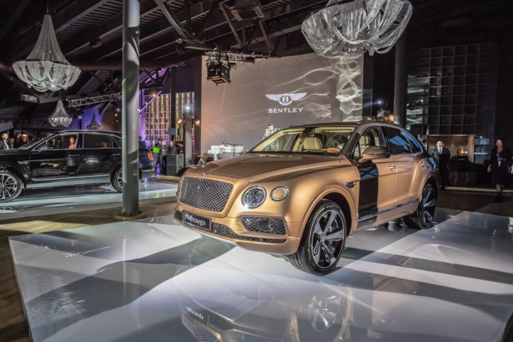 ЭКСТРАОРДИНАРНАЯ ПРЕМЬЕРА BENTLEY BENTAYGA В САНКТ-ПЕТЕРБУРГЕ - изображение 082 на Bentleymoscow.ru!