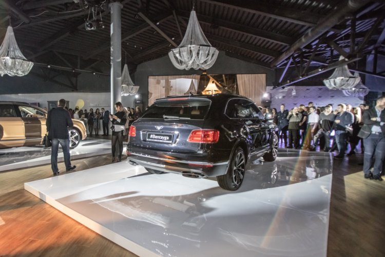 ЭКСТРАОРДИНАРНАЯ ПРЕМЬЕРА BENTLEY BENTAYGA В САНКТ-ПЕТЕРБУРГЕ - изображение 092 на Bentleymoscow.ru!