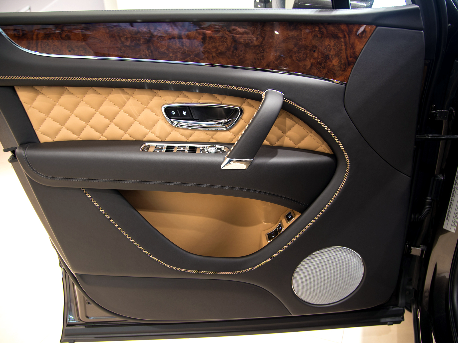 Bentley Bentayga: финальная коллекция 2020 - изображение 10-3 на Bentleymoscow.ru!