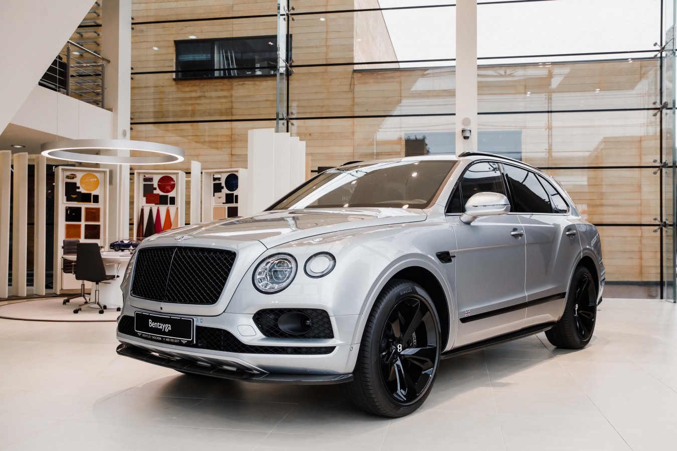 BENTLEY BENTAYGA SILVER FROST C ВЫГОДОЙ ДО 3 500 000 РУБЛЕЙ - изображение 190718Bentley_3_002-1 на Bentleymoscow.ru!