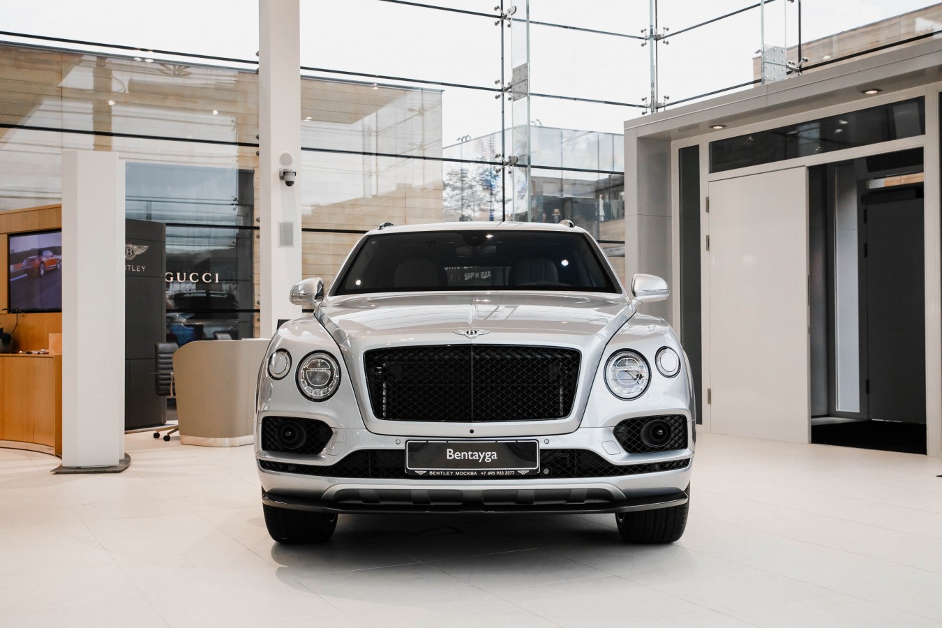 BENTLEY BENTAYGA SILVER FROST C ВЫГОДОЙ ДО 3 500 000 РУБЛЕЙ - изображение 190718Bentley_3_003-1 на Bentleymoscow.ru!