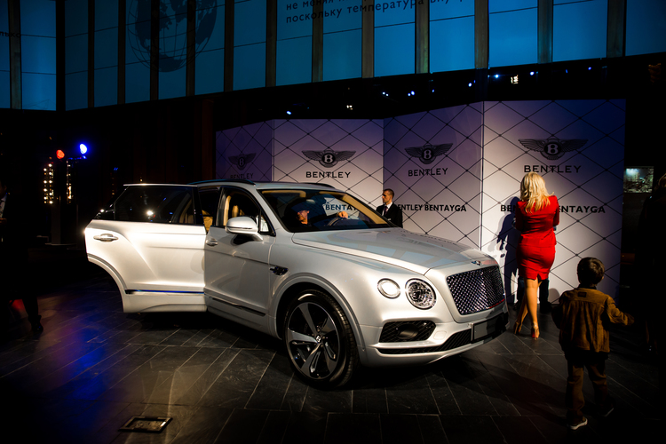 ЭКСТРАОРДИНАРНАЯ ПРЕЗЕНТАЦИЯ BENTLEY BENTAYGA В КОНЦЕРТНОМ ЗАЛЕ «БАРВИХА LUXURY VILLAGE» - изображение 191 на Bentleymoscow.ru!