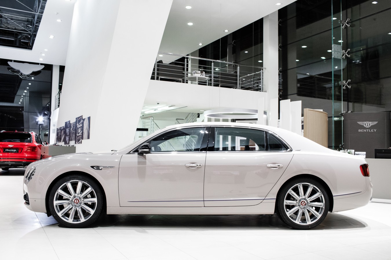 СОЗДАНО ВРУЧНУЮ В ВЕЛИКОБРИТАНИИ, ВЫБРАНО С ЛЮБОВЬЮ В РОССИИ - изображение 251217_Flying_003 на Bentleymoscow.ru!