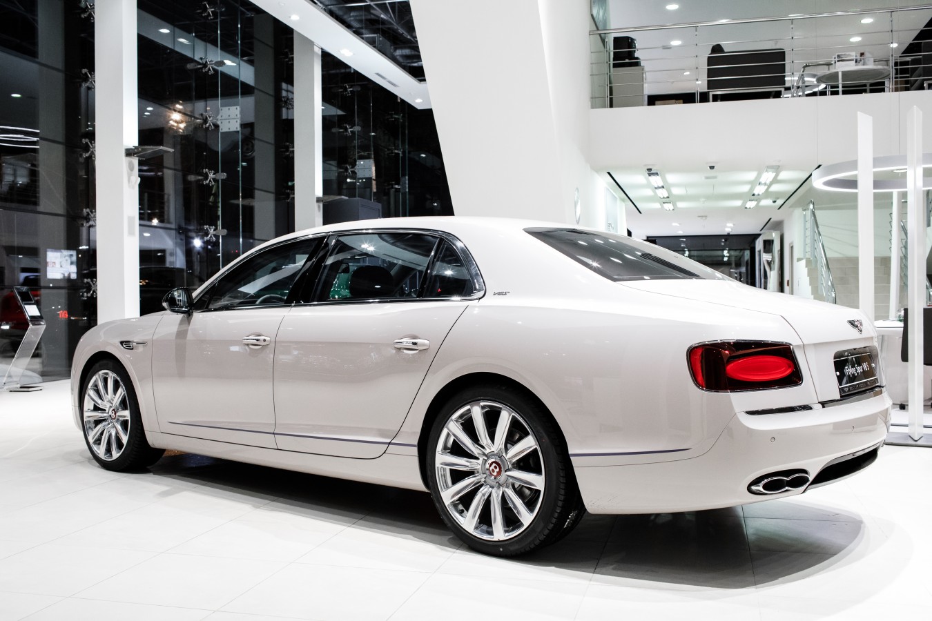 СОЗДАНО ВРУЧНУЮ В ВЕЛИКОБРИТАНИИ, ВЫБРАНО С ЛЮБОВЬЮ В РОССИИ - изображение 251217_Flying_004 на Bentleymoscow.ru!