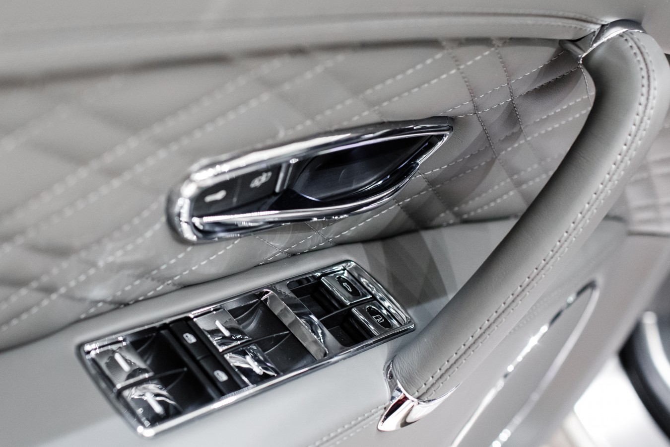 СОЗДАНО ВРУЧНУЮ В ВЕЛИКОБРИТАНИИ, ВЫБРАНО С ЛЮБОВЬЮ В РОССИИ - изображение 251217_Flying_006 на Bentleymoscow.ru!