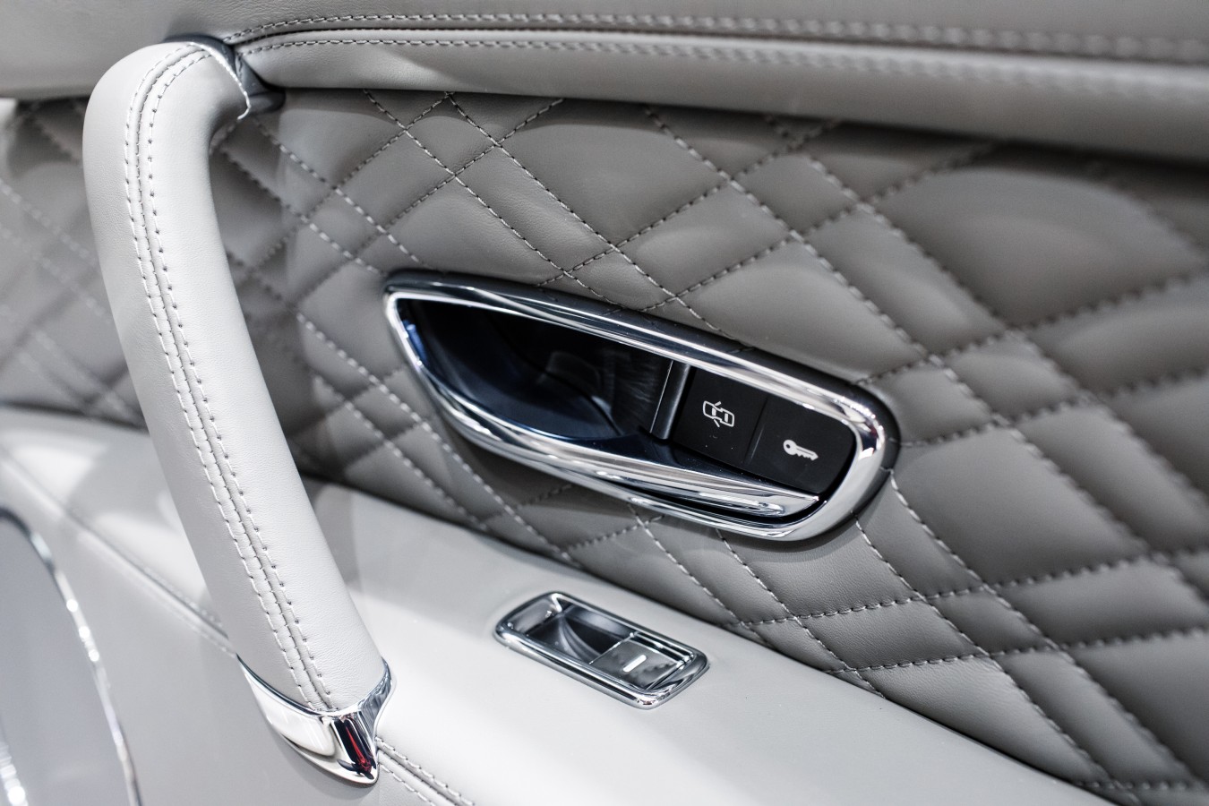 СОЗДАНО ВРУЧНУЮ В ВЕЛИКОБРИТАНИИ, ВЫБРАНО С ЛЮБОВЬЮ В РОССИИ - изображение 251217_Flying_012 на Bentleymoscow.ru!