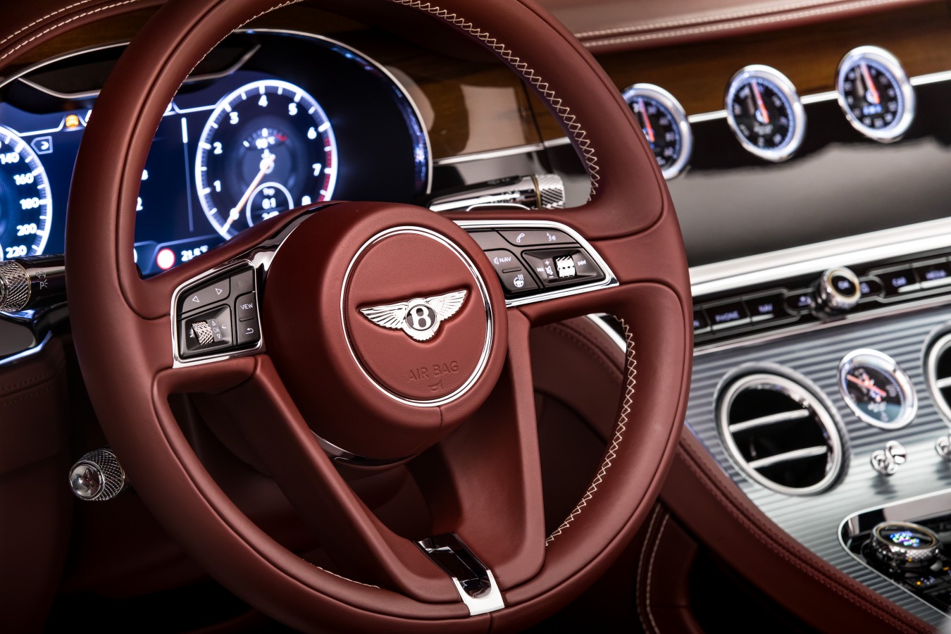 НОВЫЙ КАБРИОЛЕТ BENTLEY CONTINENTAL GTC - изображение Bentley-Continental-GT-Convertible-42 на Bentleymoscow.ru!