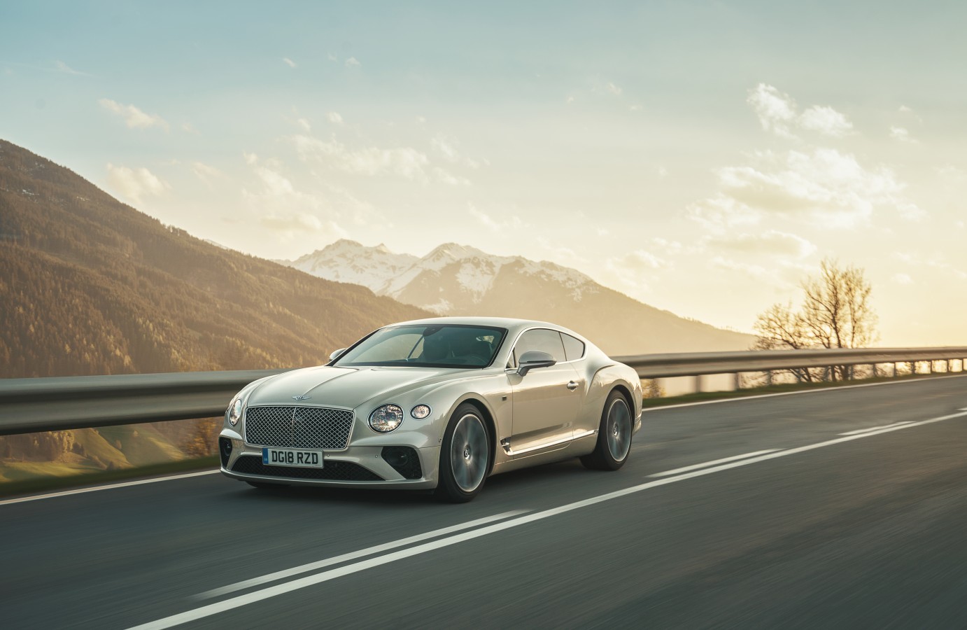 НОВЫЙ BENTLEY CONTINENTAL GT – УЖЕ В ШОУ-РУМАХ - изображение Bentley-Continental-GT-White-Sand-5 на Bentleymoscow.ru!