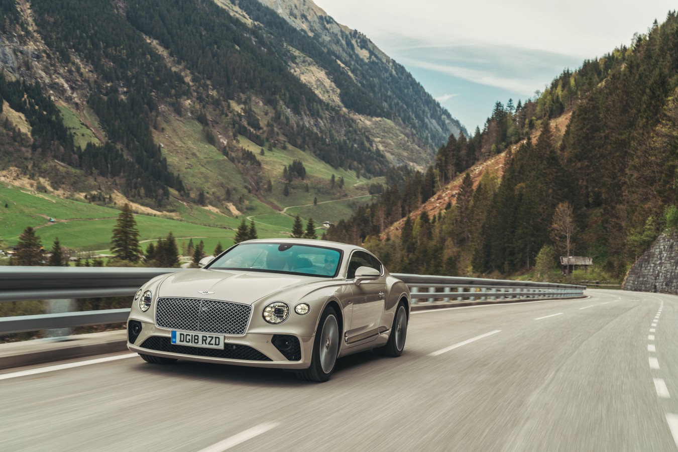 НОВЫЙ BENTLEY CONTINENTAL GT – УЖЕ В ШОУ-РУМАХ - изображение Bentley-Continental-GT-White-Sand-6 на Bentleymoscow.ru!