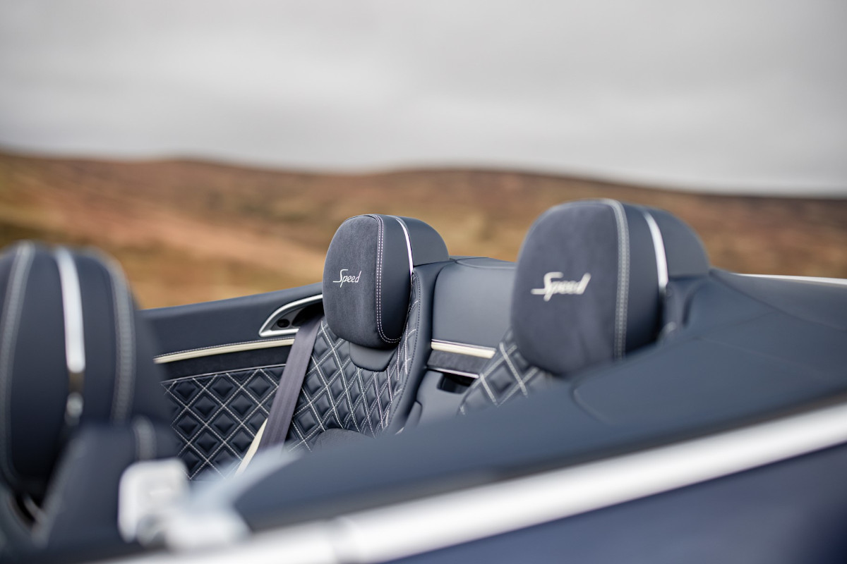Continental GTC Speed - изображение Continental-GT-Speed-Convertible-Speed-Rear-Interior на Bentleymoscow.ru!