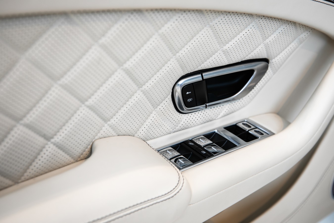 LADY`S COLLECTION SPB - изображение Continental-GT_004 на Bentleymoscow.ru!