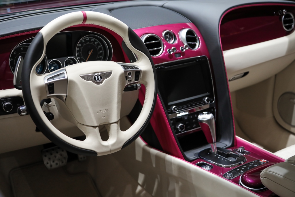 УНИКАЛЬНЫЙ BENTLEY CONTINENTAL GT V8             MAGENTA EDITION - изображение IMG-050 на Bentleymoscow.ru!