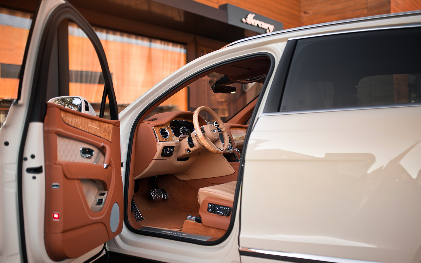 BENTLEY BENTAYGA DIESEL C ВЫГОДОЙ ДО 1 500 000 РУБЛЕЙ! при покупке автомобиля в trade-in - изображение IMG_1572 на Bentleymoscow.ru!