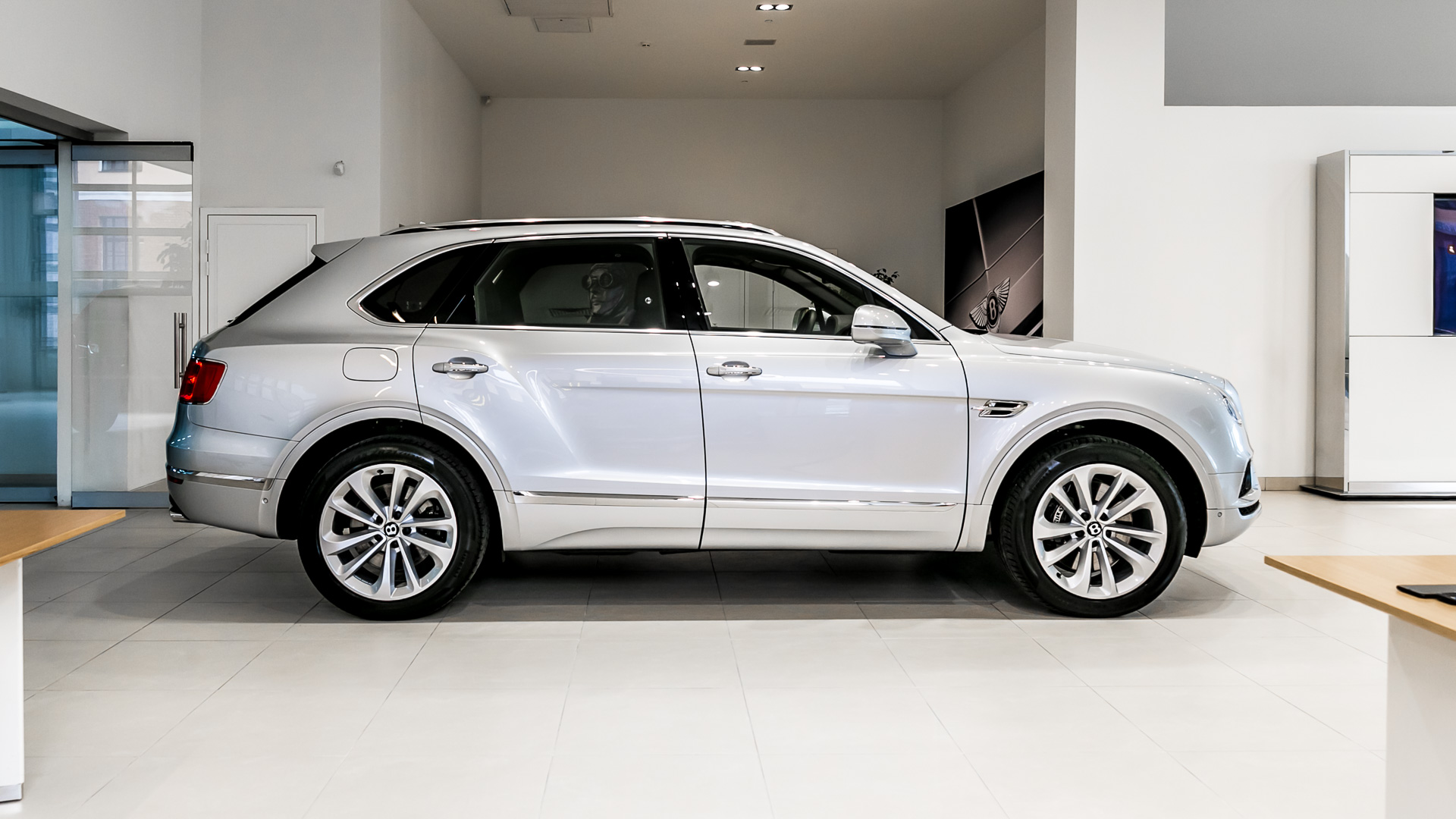 Линейка автомобилей с пробегом в Bentley Cанкт-Петербург - изображение IMG_3610 на Bentleymoscow.ru!