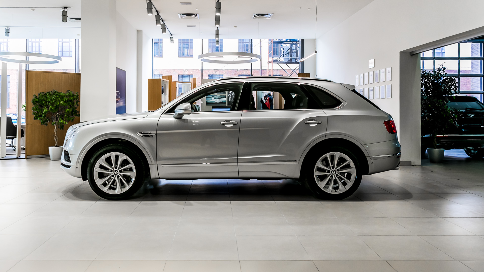 Линейка автомобилей с пробегом в Bentley Cанкт-Петербург - изображение IMG_3617 на Bentleymoscow.ru!