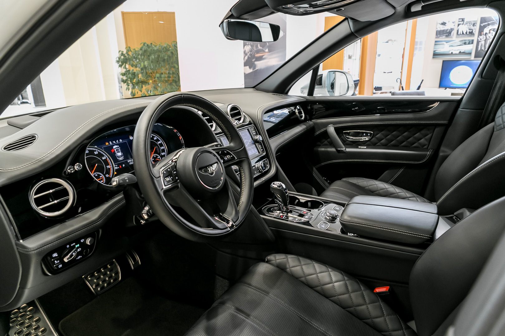 Линейка автомобилей с пробегом в Bentley Cанкт-Петербург - изображение IMG_3621 на Bentleymoscow.ru!