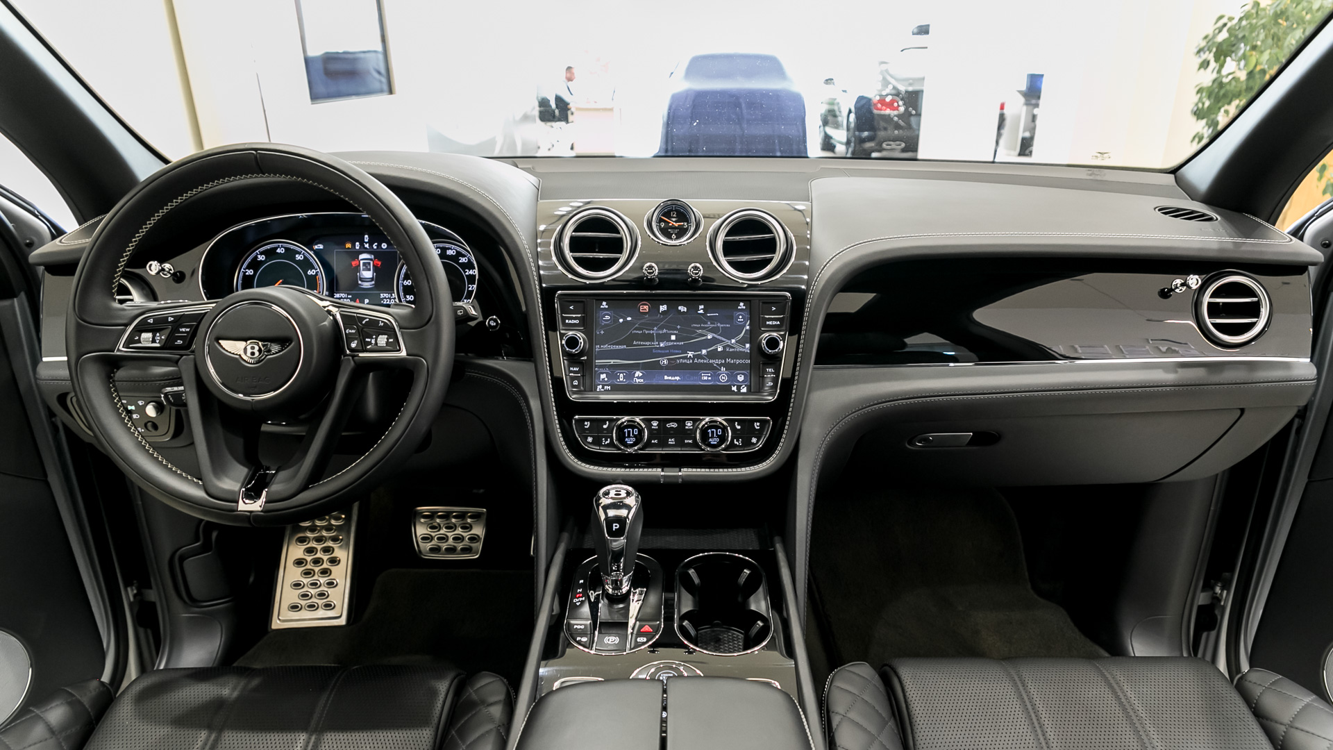 Линейка автомобилей с пробегом в Bentley Cанкт-Петербург - изображение IMG_3625 на Bentleymoscow.ru!