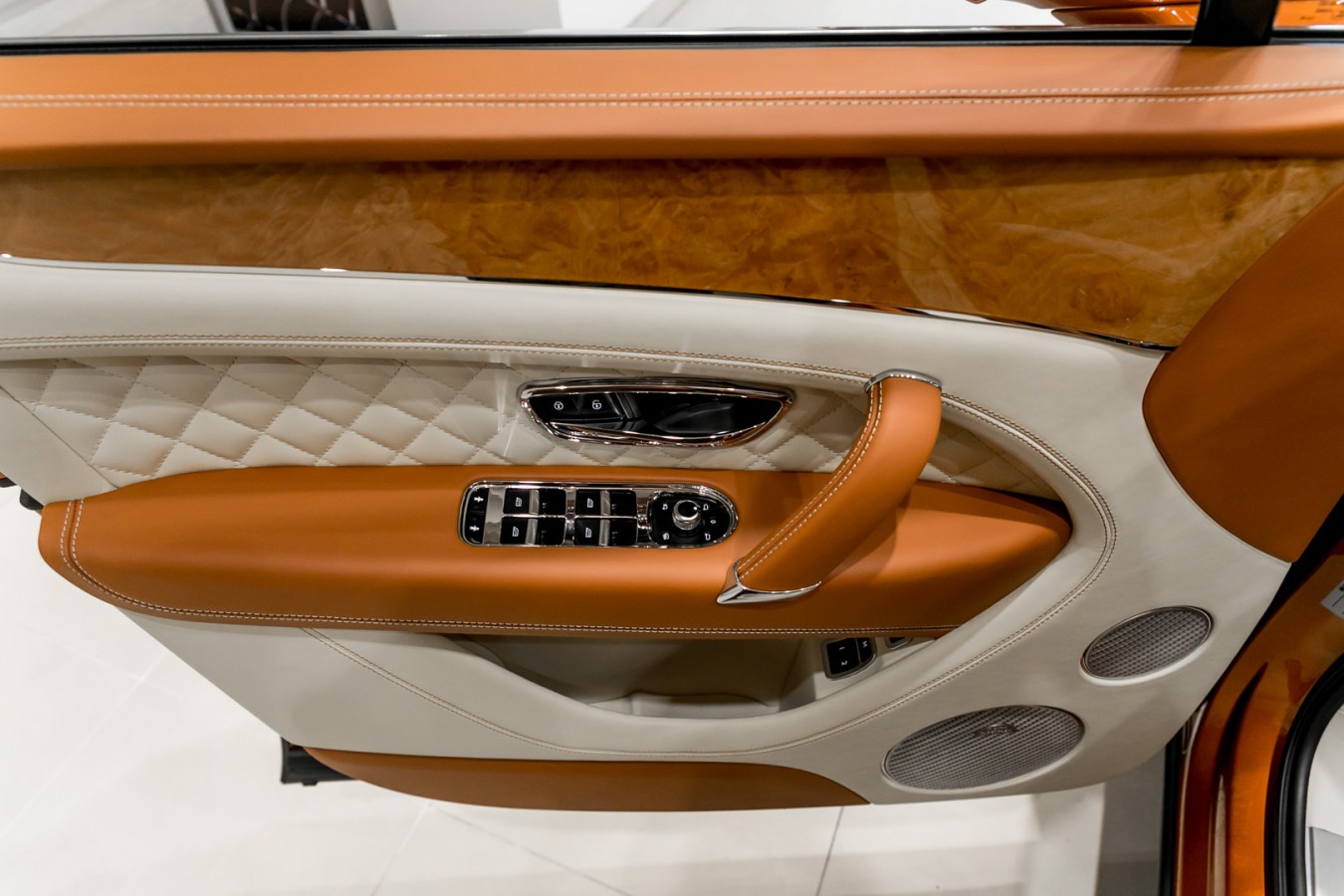 Линейка автомобилей с пробегом в Bentley Cанкт-Петербург - изображение IMG_4300 на Bentleymoscow.ru!