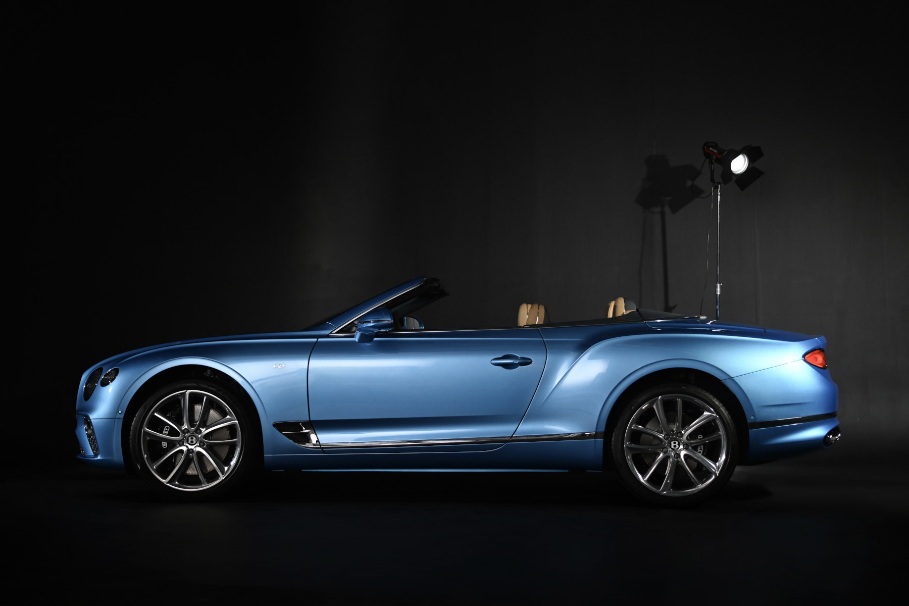 Кабриолет Bentley Continental GTC уже в шоуруме «Bentley Санкт-Петербург» - изображение IMG_4351_1 на Bentleymoscow.ru!