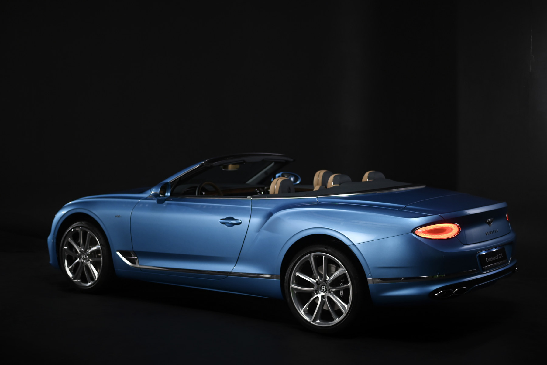 Кабриолет Bentley Continental GTC уже в шоуруме «Bentley Санкт-Петербург» - изображение IMG_4357_1 на Bentleymoscow.ru!