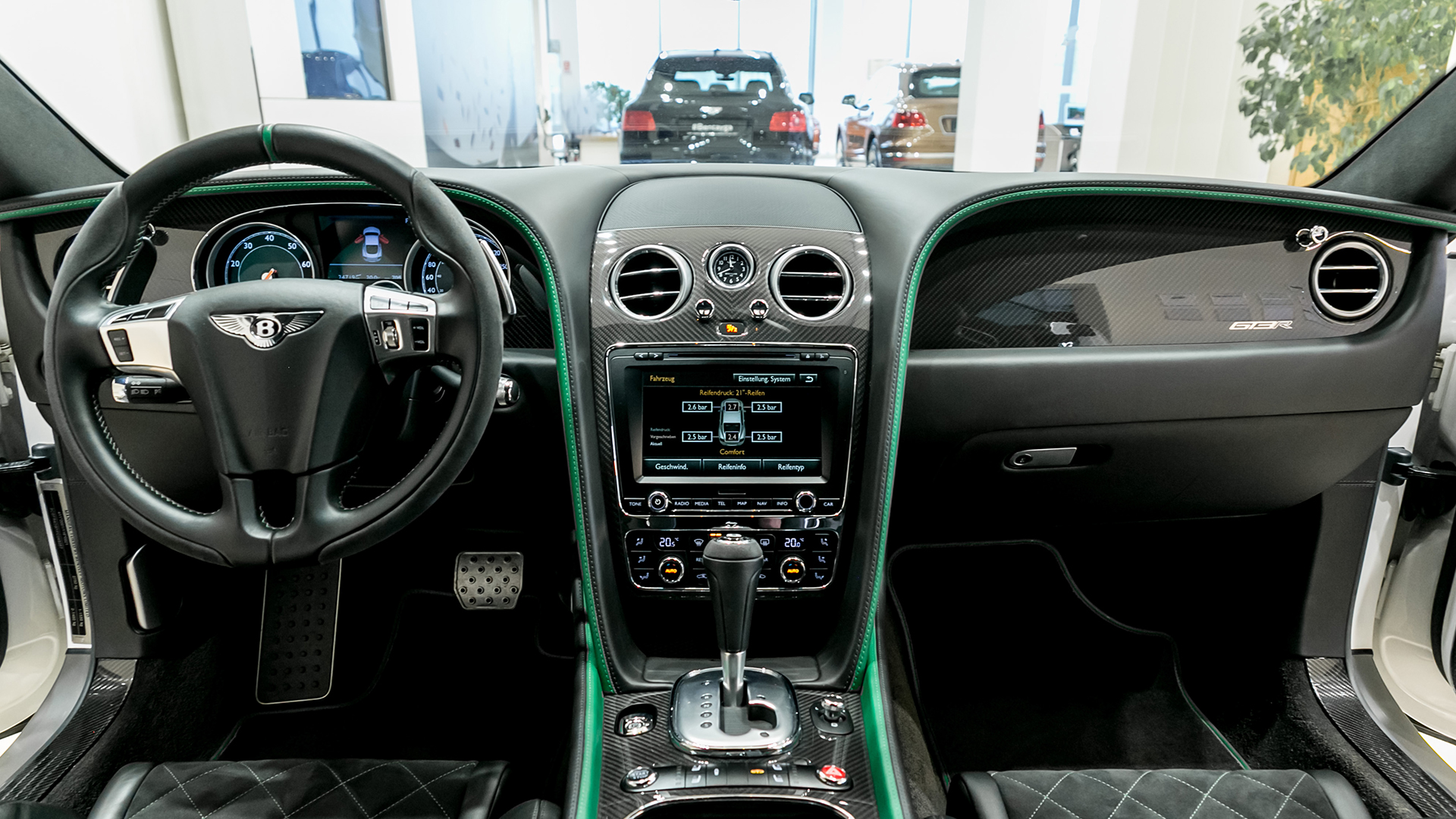 Линейка автомобилей с пробегом в Bentley Cанкт-Петербург - изображение IMG_4877 на Bentleymoscow.ru!