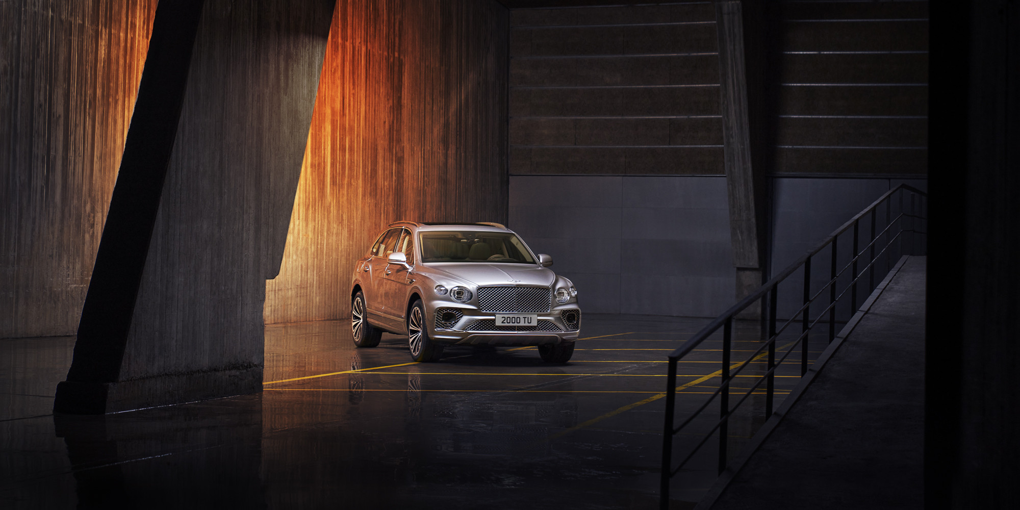 BENTAYGA V8 - изображение Imagery_Bentayga-V8_NEW-Bentayga_21MY_New-Bentayga-21MY-V8-13 на Bentleymoscow.ru!
