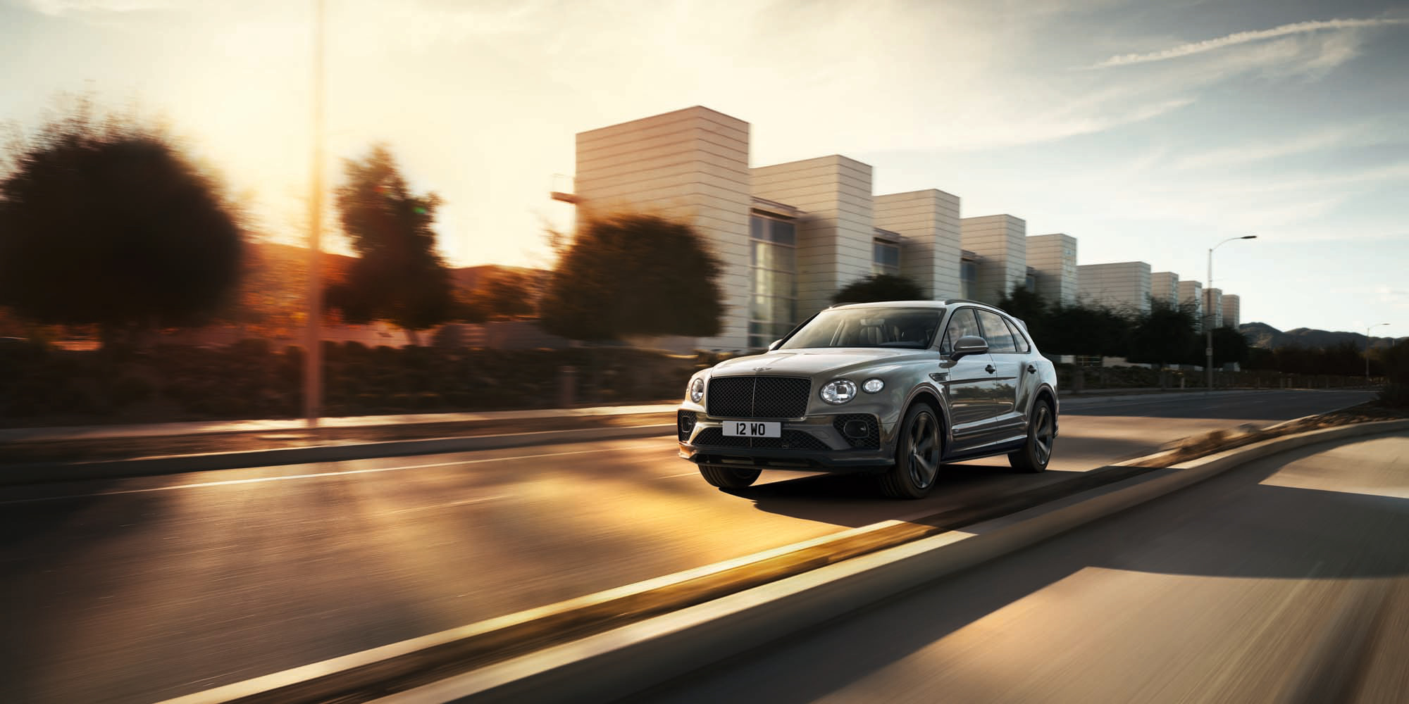 BENTAYGA V8 - изображение Imagery_Bentayga-V8_NEW-Bentayga_21MY_New-Bentayga-21MY-V8-3 на Bentleymoscow.ru!