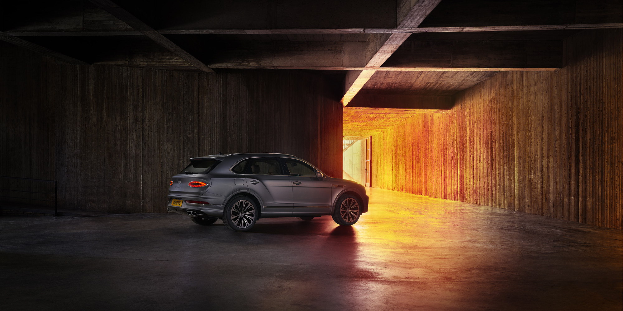 BENTAYGA V8 - изображение Imagery_Bentayga-V8_NEW-Bentayga_21MY_New-Bentayga-21MY-V8-4 на Bentleymoscow.ru!