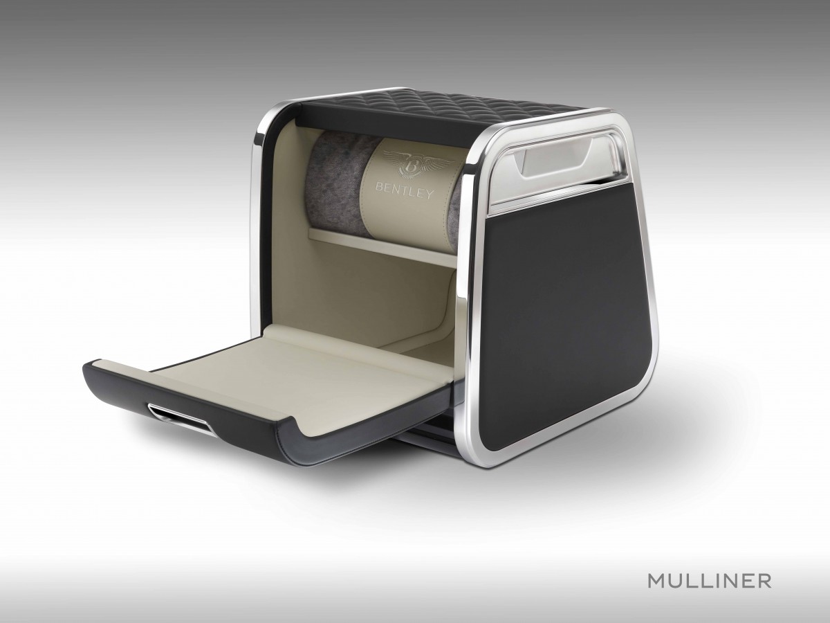 КОМПЛЕКТ ДЛЯ ПИКНИКА LINLEY HAMPER ОТ MULLINER - изображение MULLINER-Hamper-Cashmere-Rug-Unit на Bentleymoscow.ru!