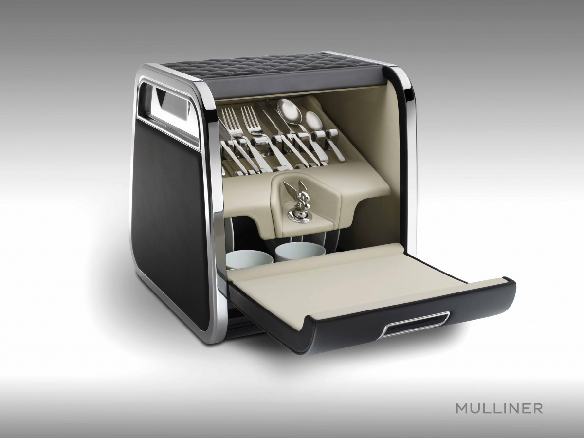 КОМПЛЕКТ ДЛЯ ПИКНИКА LINLEY HAMPER ОТ MULLINER - изображение MULLINER-Hamper-Linley-Crockery-Cutlery на Bentleymoscow.ru!