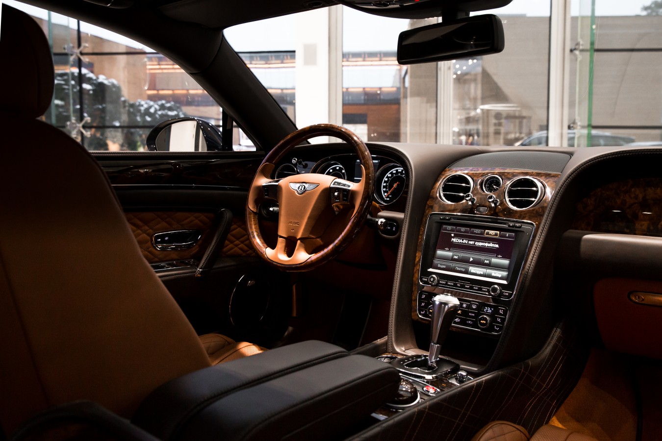 СОЗДАНО ВРУЧНУЮ В ВЕЛИКОБРИТАНИИ, ВЫБРАНО С ЛЮБОВЬЮ В РОССИИ - изображение NICK99672 на Bentleymoscow.ru!