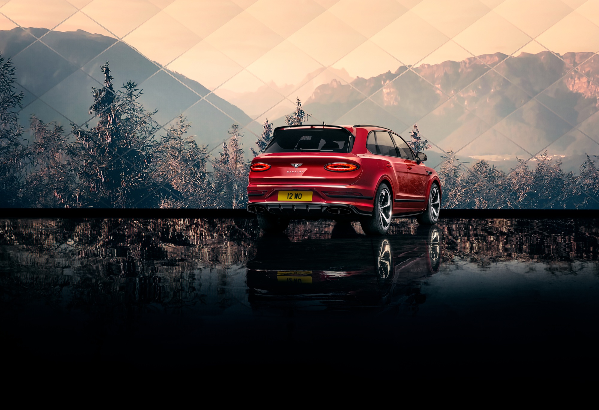 BENTAYGA S - изображение jpeg-Imagery_Bentayga-S_Bentayga-S-Exterior-Rear-3-4-1-1 на Bentleymoscow.ru!