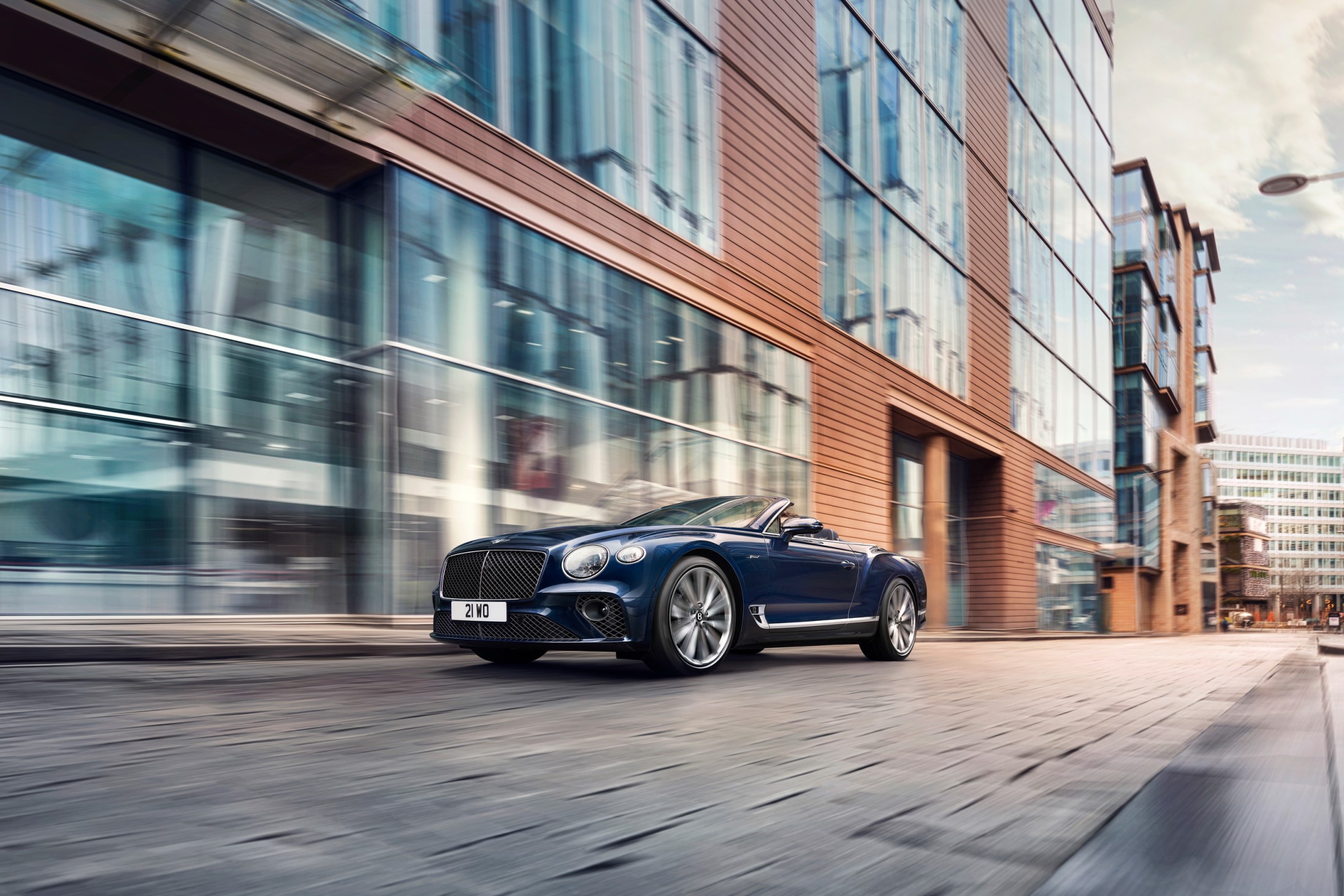 BENTLEY CONTINENTAL GTC SPEED - изображение jpeg-Imagery_Continental-GT-Speed-Convertible_22MY_Continental-GT-Speed-Dynamic на Bentleymoscow.ru!