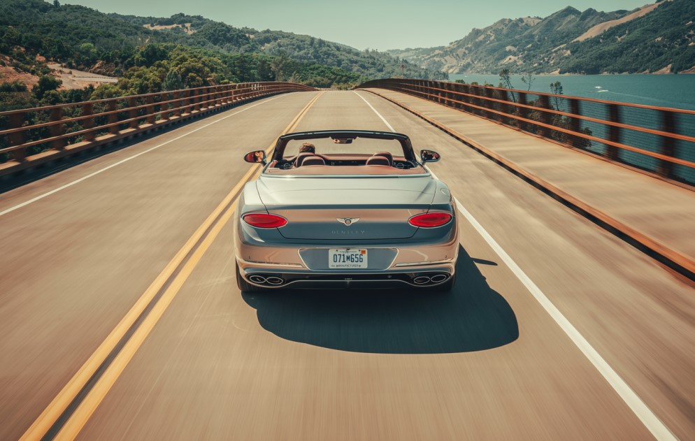 Continental GTC V8 - изображение jpeg-Imagery_Continental-GT-V8-Convertible_21MY_Continental-GTC-V8-Silver-Tempest-with-Cricket-Ball-Interior-3 на Bentleymoscow.ru!