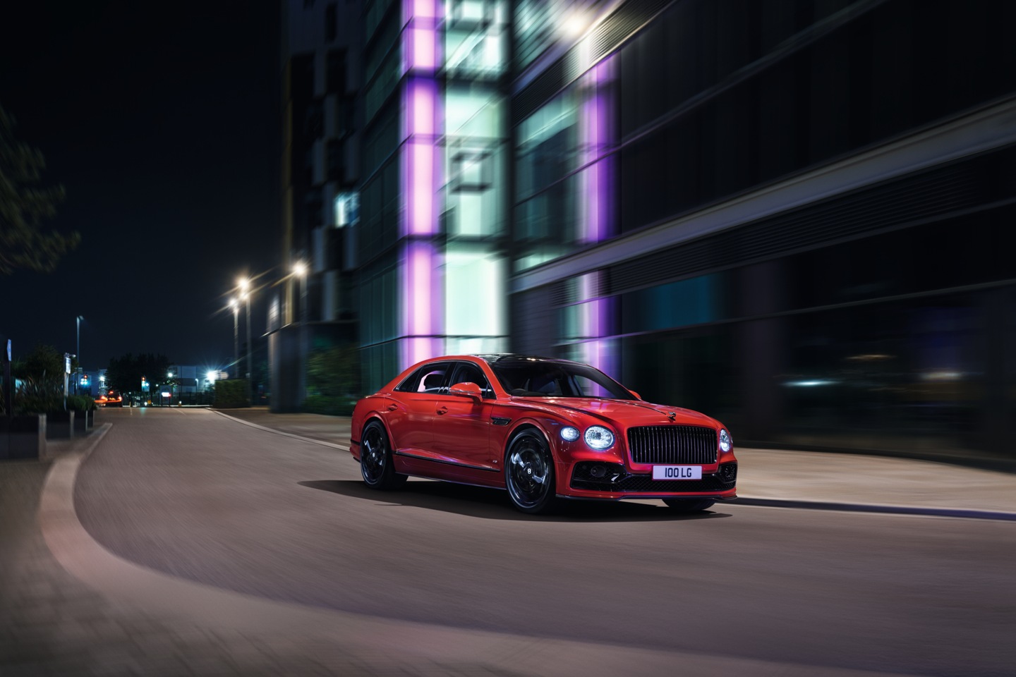Flying Spur V8 - изображение jpeg-Imagery_Flying-Spur-V8_21MY_Flying-Spur-21MY-V8-Launch-Image-Front-3 на Bentleymoscow.ru!