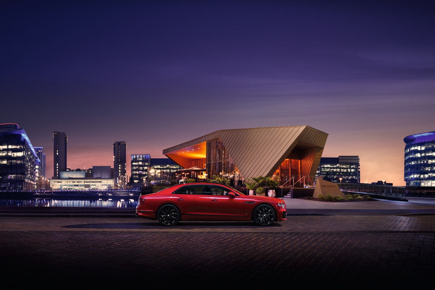 Flying Spur V8 - изображение jpeg-Imagery_Flying-Spur-V8_21MY_Flying-Spur-21MY-V8-Launch-Image-Side-Profile на Bentleymoscow.ru!