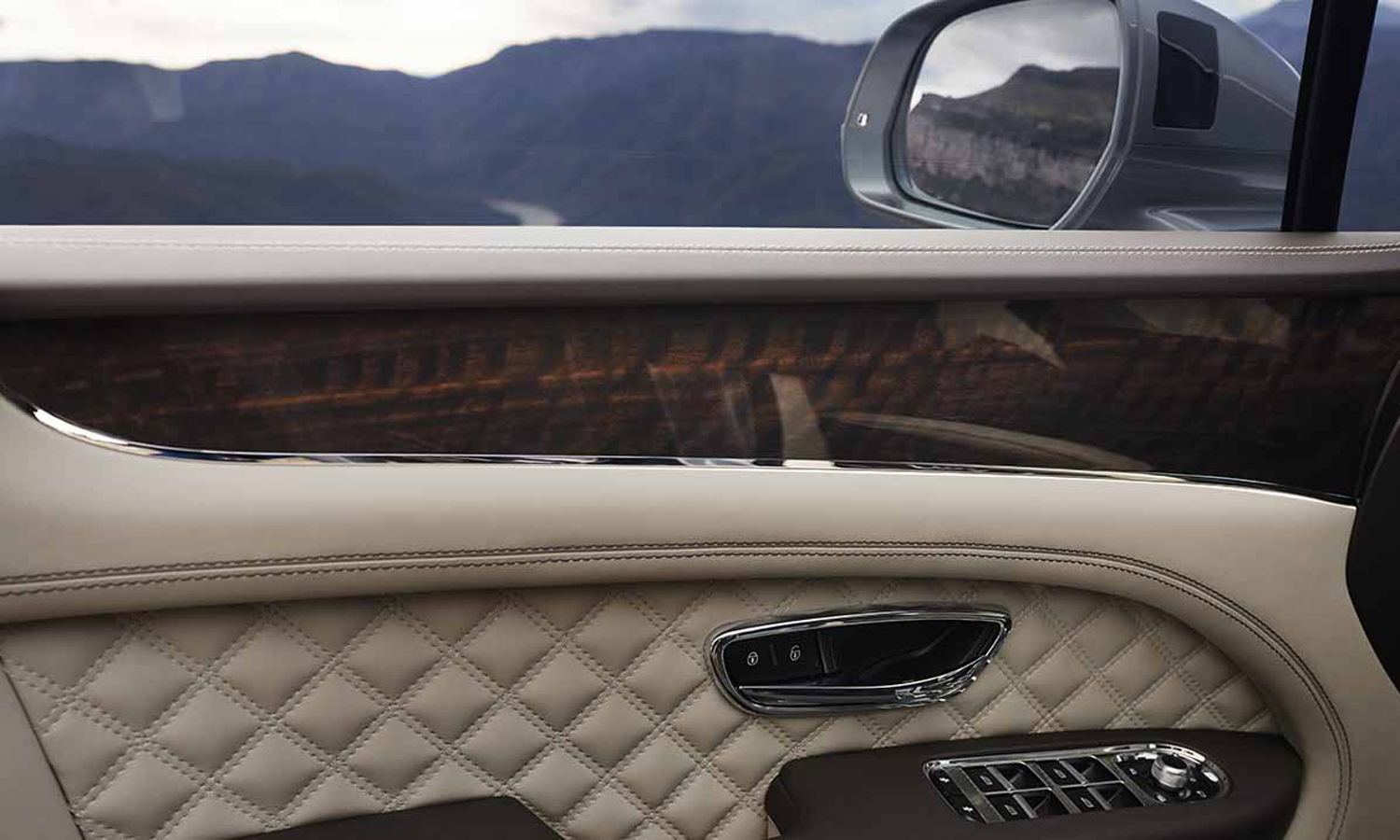 ВСТРЕЧАЙТЕ НОВЫЙ BENTLEY BENTAYGA - изображение slider-4-5 на Bentleymoscow.ru!